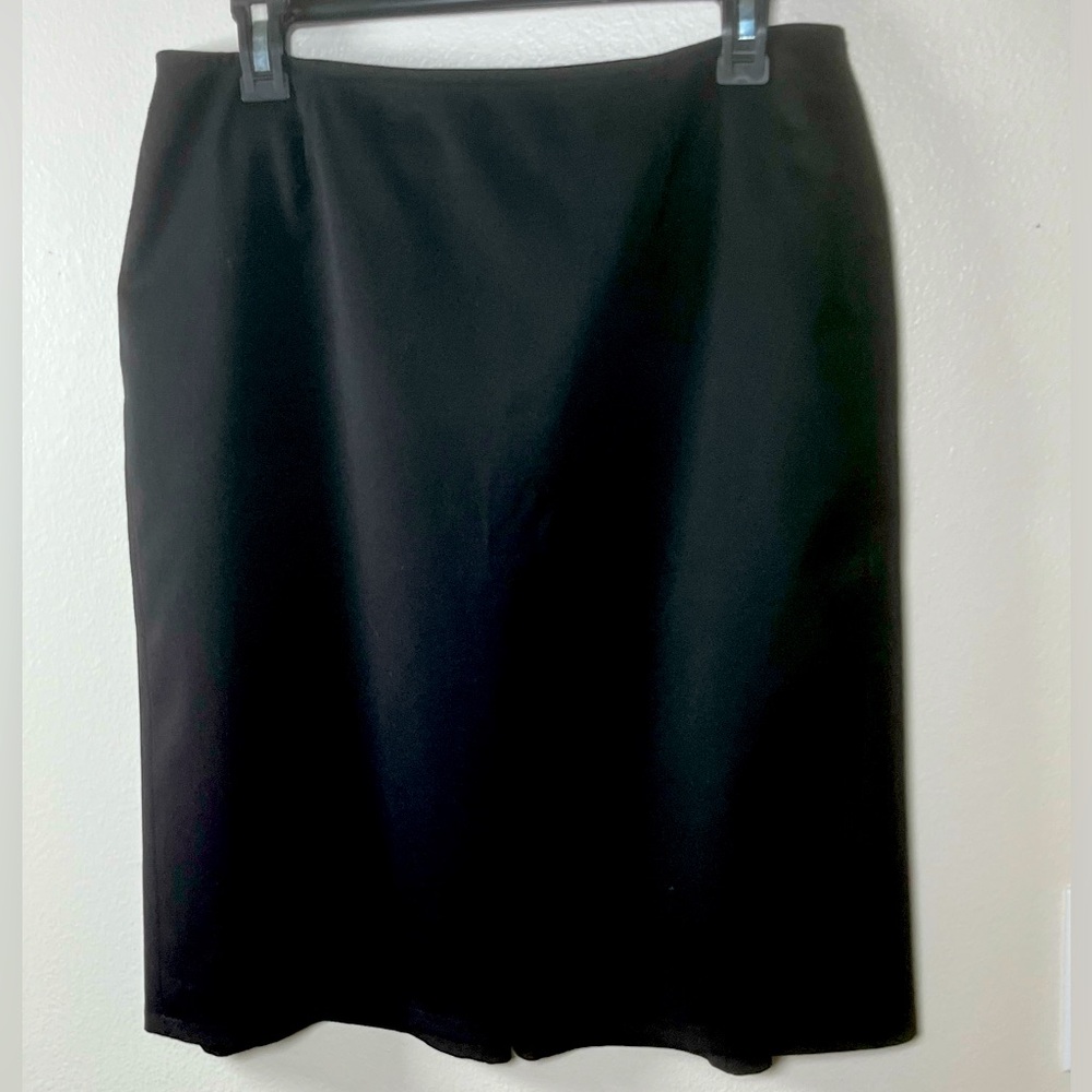 Women’s black fit and flare workwear skirt size 8